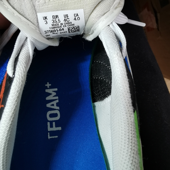 SIZE 4C YOUTH Puma Blue and Black Sneakers EUC B60 - Picture 4 of 8